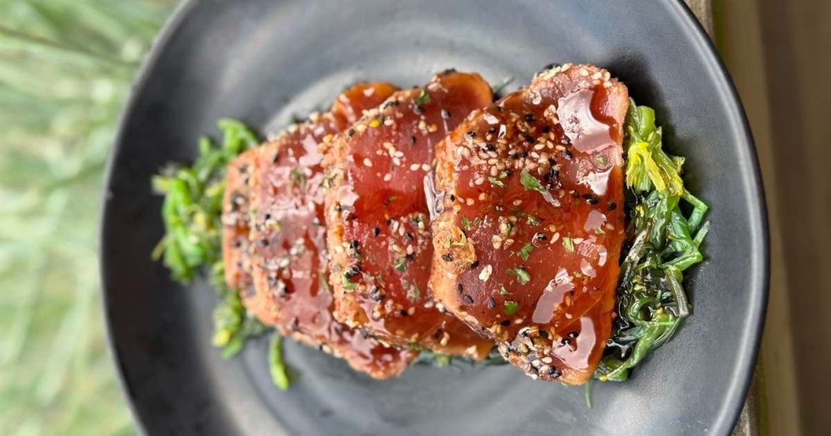 Seared tuna with vegetables from Paradise Grill